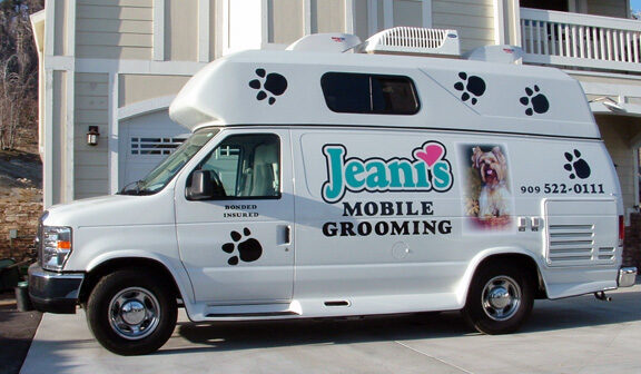 Jeani's Mobile Grooming Vehicle Lettering